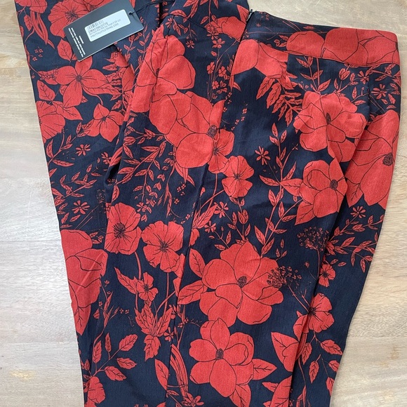 ❣️Pretty Little Thing navy and red floral two piece pant set NWT - Picture 5 of 8